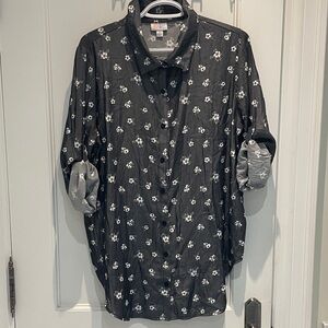 BNWT LuLaRoe Grey and White Floral Blouse🛒